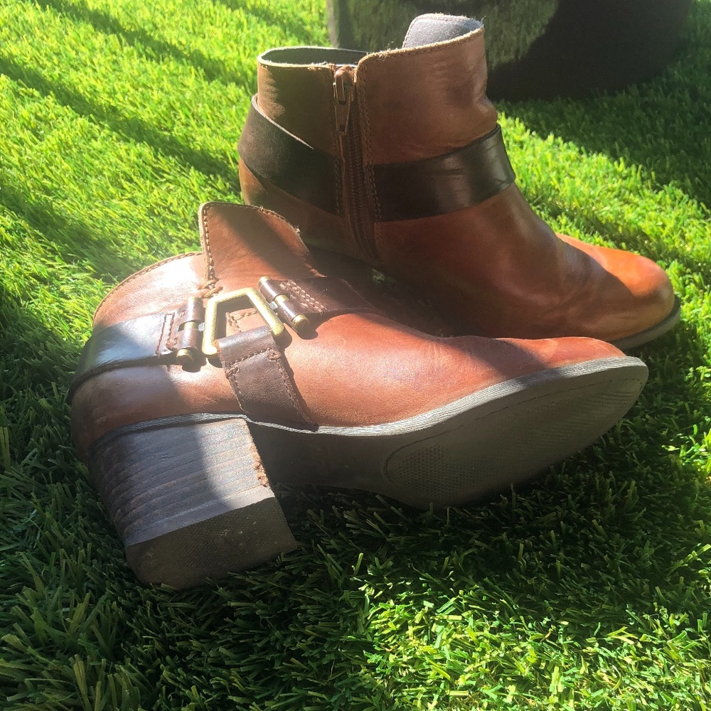 ALDO Arielle leather ankle boots, size 6